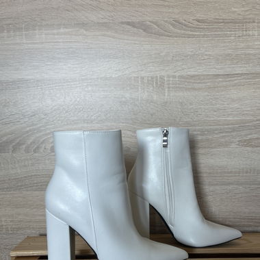 Weisse High Heels Stiefeletten