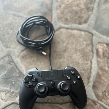 Main de jeux PS4