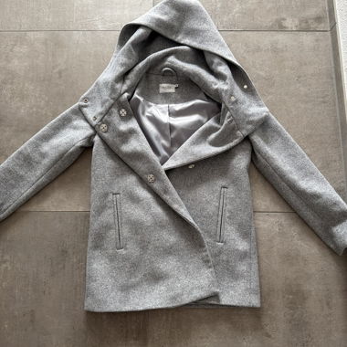 Veste à capuche grise