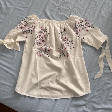 Blouse florale blanche