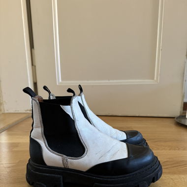 Ganni Boots in 39 / Stiefel schwarz/weiss