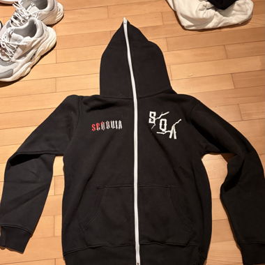 Sweat à capuche noir SEQUIA