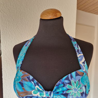 Einfaches Bikini in Blautönen Grösse S