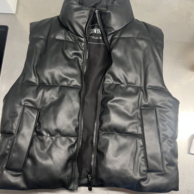 ZARA schwarzes Puffer-Weste
