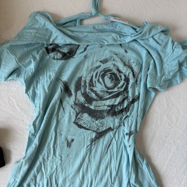 Turquoise T-shirt with rose print