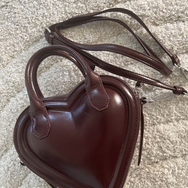 Petit sac coeur bordeaux avec bandoulière