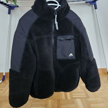 Schwarze Bershka-Fleecejacke