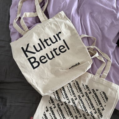 2 tote bags 