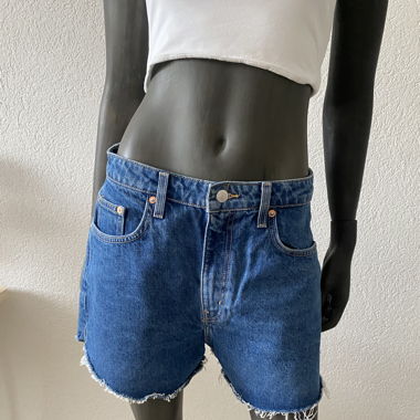 Kurze Jeanshose