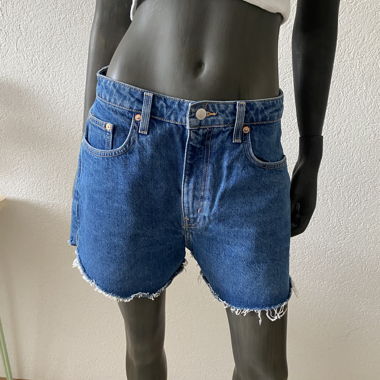 Kurze Jeanshose