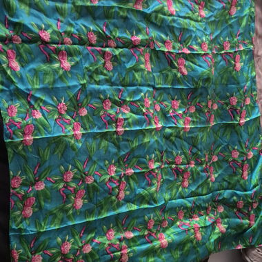 Foulard imprimé floral, carré de soie