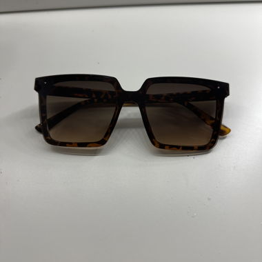 Occhiali da sole look tartarugato