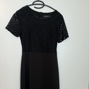Robe noir à manches 