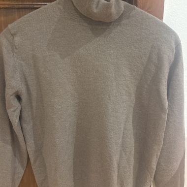Maglione collo alto grigio-beige in lana di merino