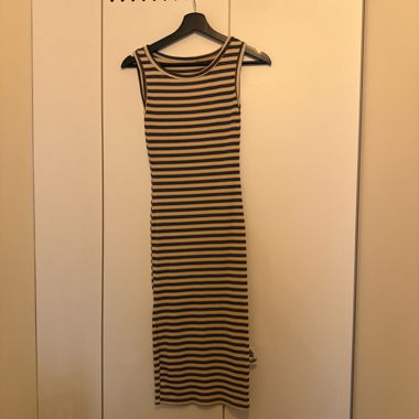 Langes enges Stoffkleid