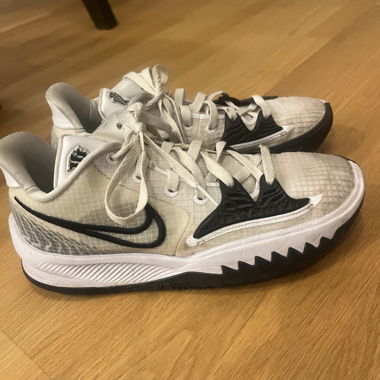 Nike Kyrie 4 Low TB