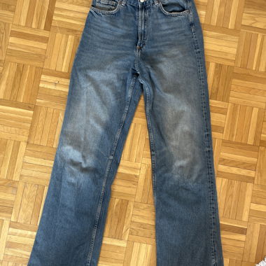 Jeans Zara à ourlet effiloché
