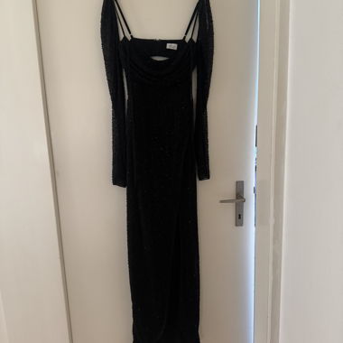 Robe de soirée noire à manches longues