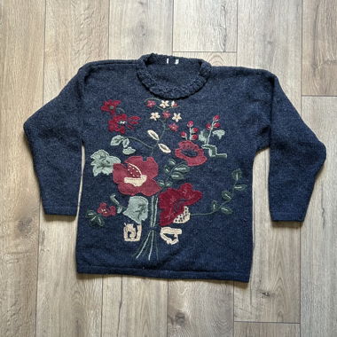Pull brode fleuri