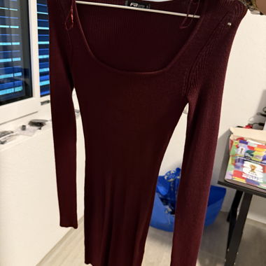 Abito a maniche lunghe color bordeaux