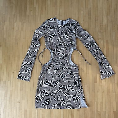 Abito corto con motivo zebra e cut-out