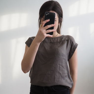 Kurzarm Bluse mit Nieten - kaki, olivgrün