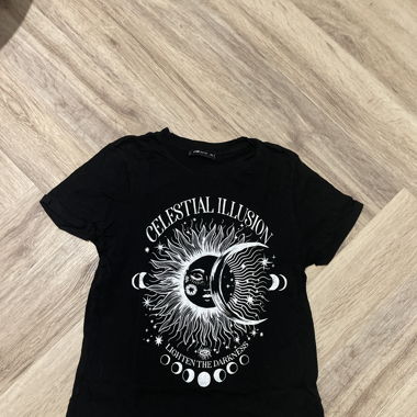 T- Shirt schwarz mit Sonne und Mond 