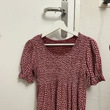 Pinkes Blumenkleid