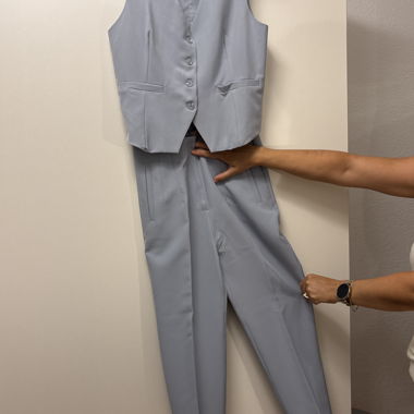 Hellblaues Anzugset mit Weste