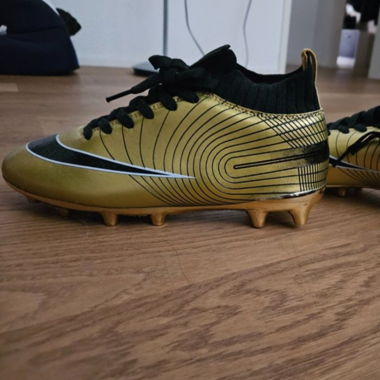 Fussballschuhe goldig Gr. 37