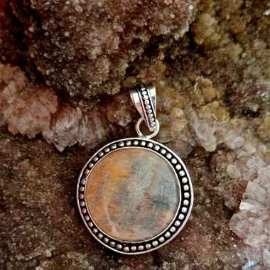 Pendentif avec pierre de lune pêche 