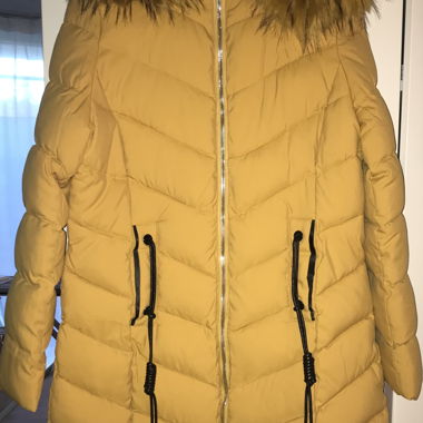 Gelber Wintermantel