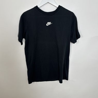 Schwarzes Nike T-Shirt
