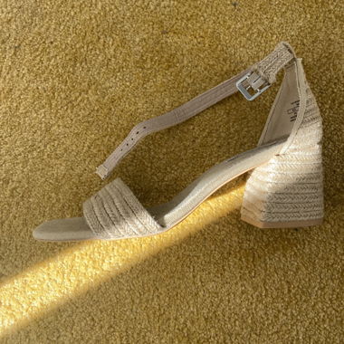 Sandales beige à talon