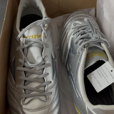 Chaussures de football Mizuno argent