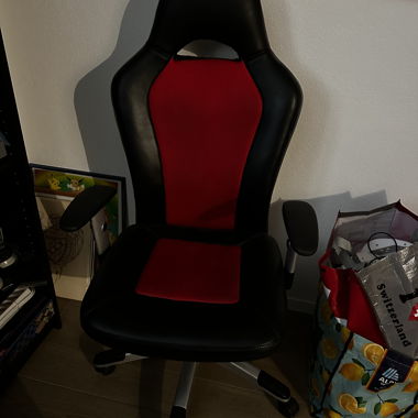 Sedia gaming nera e rossa