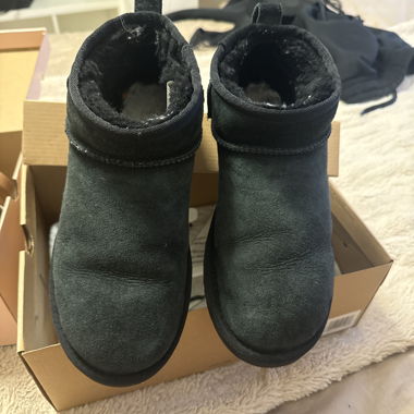 Black Uggs