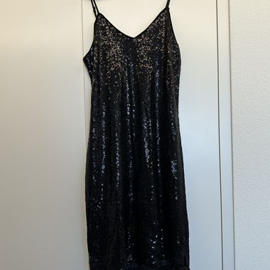 Robe noire à paillettes