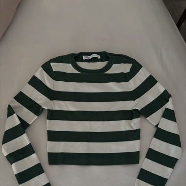 Top a maniche lunghe a righe verde e bianco
