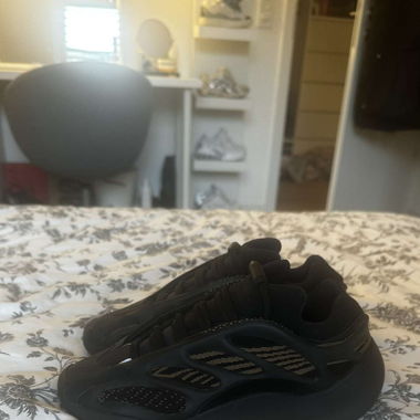 yeezy 700 
