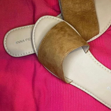 slippers