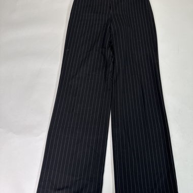 Gestreifte Hose mit weitem Bein