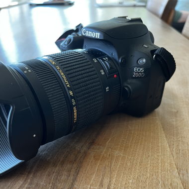 Canon eos 200d 