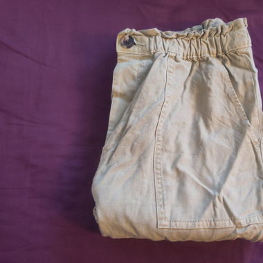 Bequeme Sommerhose, Gr. 38, beige, Gummibund