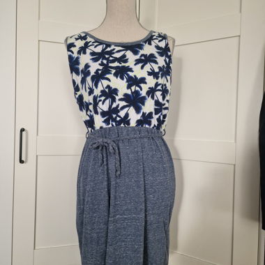 Sommerliches Kleid mit Palmenmuster, Grösse M