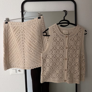 Ensemble Sezane Haut en Dentelle Sans Manches et Jupe M