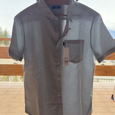 Camicia corta blu e bianca