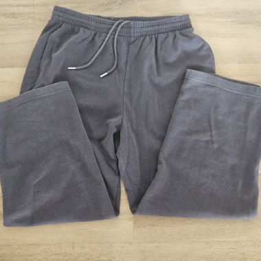 Graue Sweathose mit weitem Bein