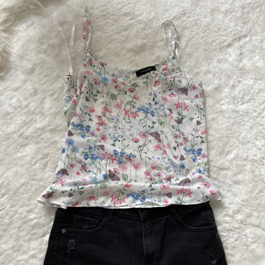 Sommeroutfit (Trägershirt & Shorts)