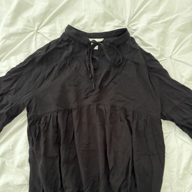 H&M BLOUSE WITH NECK DETAIL